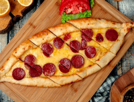 Sucuklu Pide 